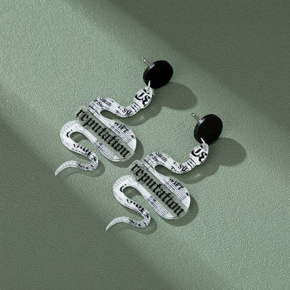 NWOT Taylor Swift Inspired "Reputation" Earrings - Picture 2 of 7